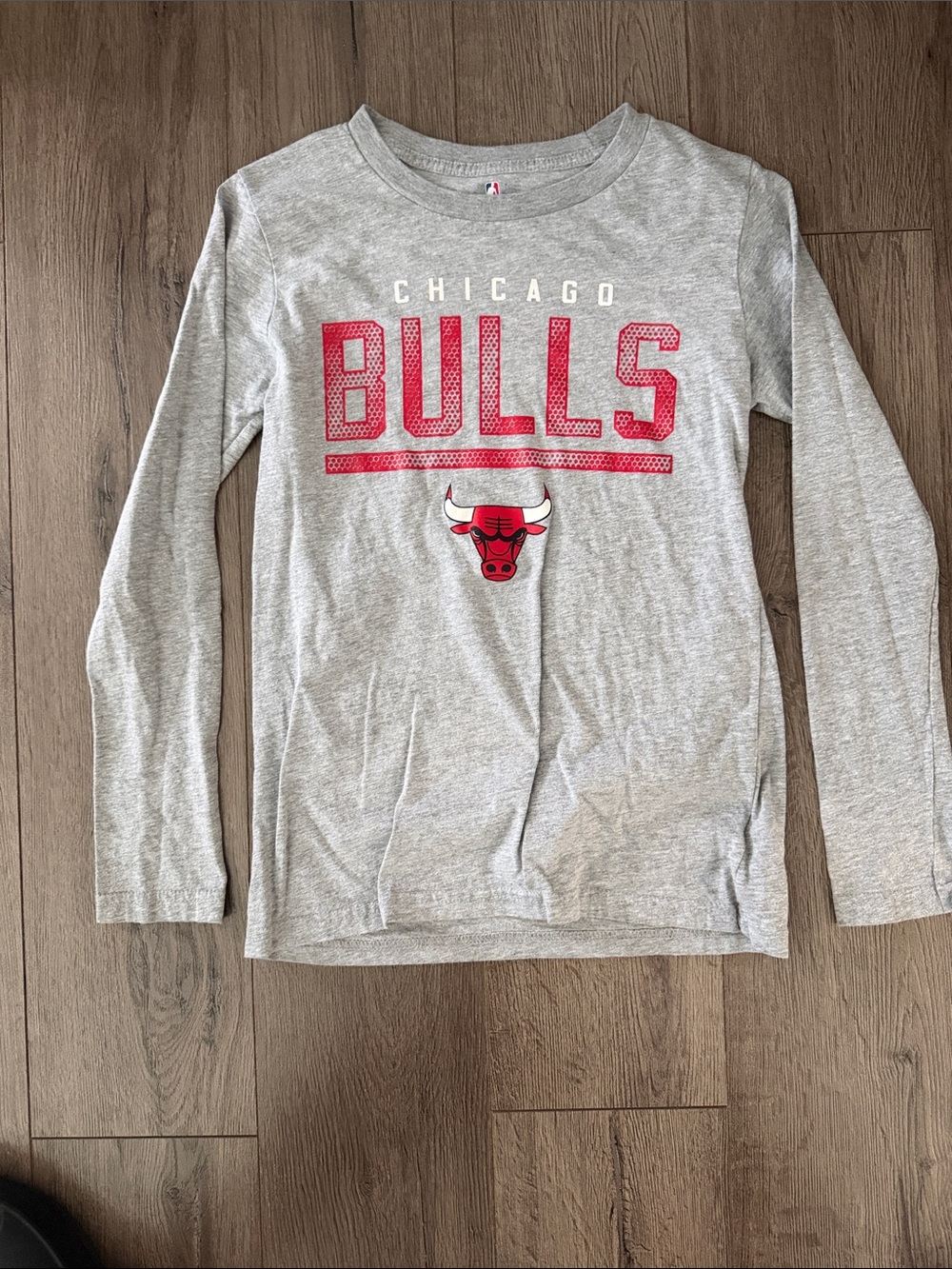 NBA Chicago Bulls Gray Long-Sleeve Kids Tee with Red Logo. Size Medium (10/12)